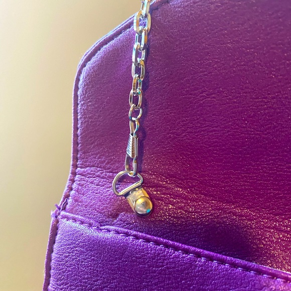 Purple envelope purse with silver chain strap - Picture 5 of 6